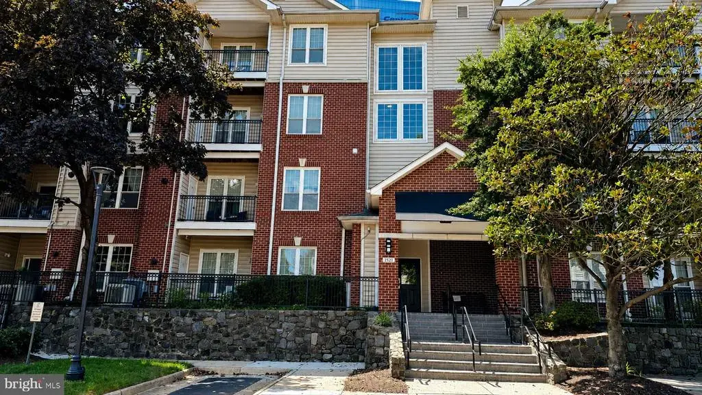 1521 Spring Gate Dr #10311, MCLEAN