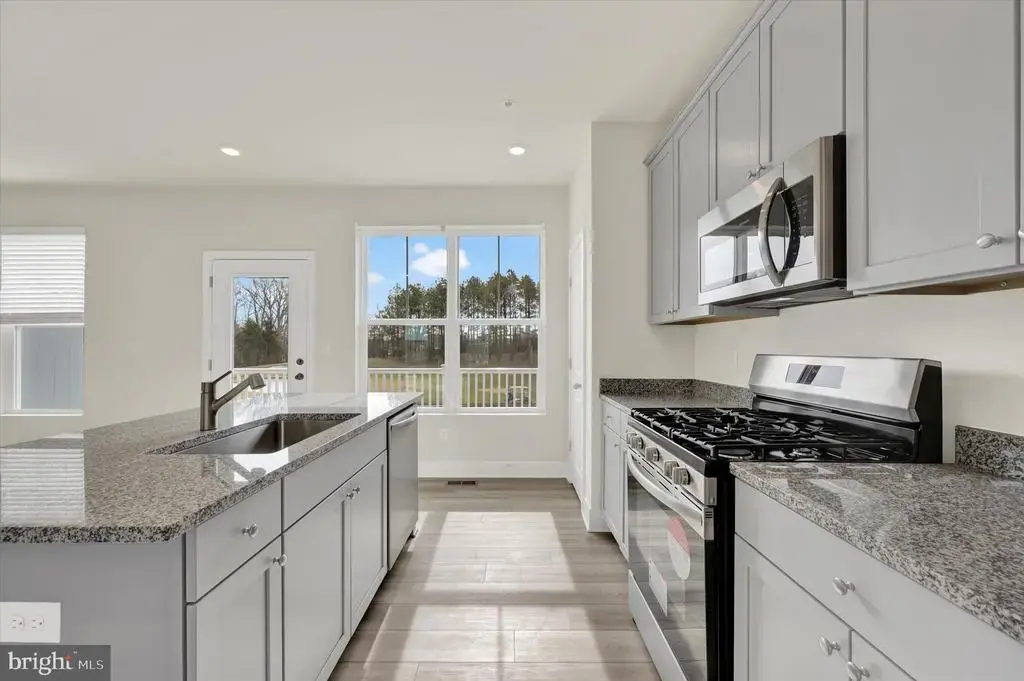 2174 Winterberry Ln, CAMBRIDGE
