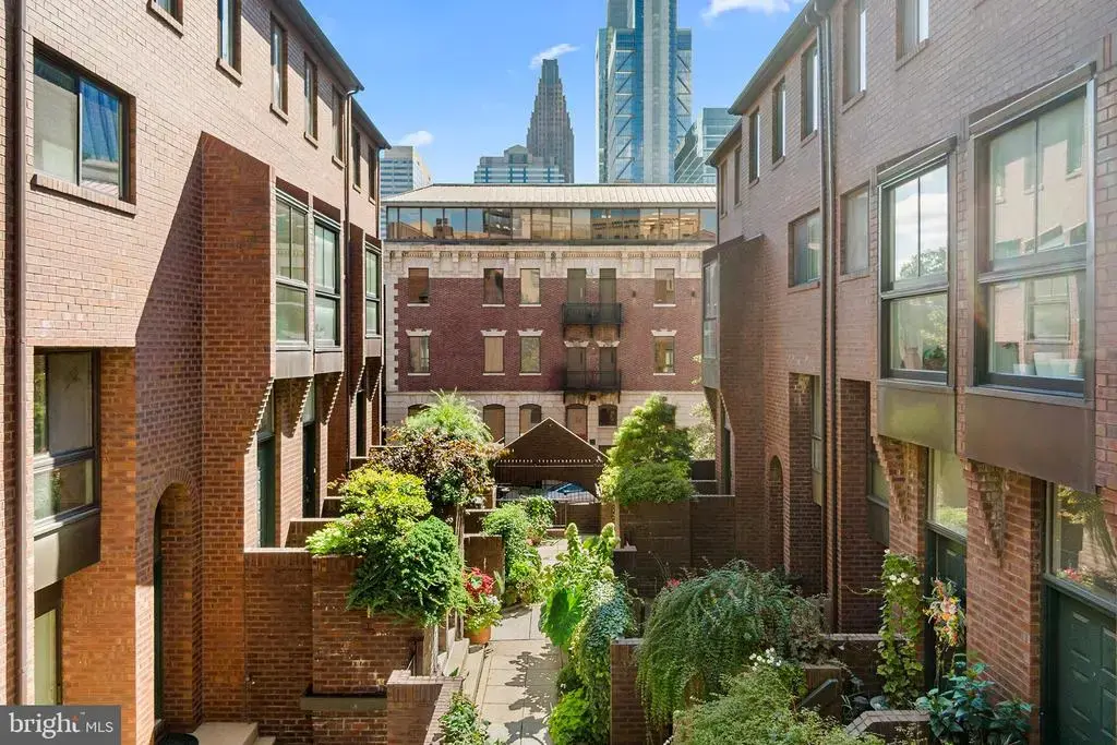 2201 Arch St #111, PHILADELPHIA