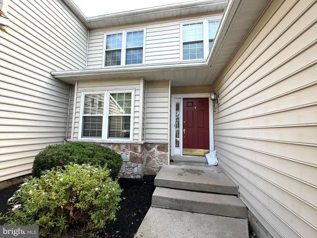 45 Palmer Dr, MOORESTOWN