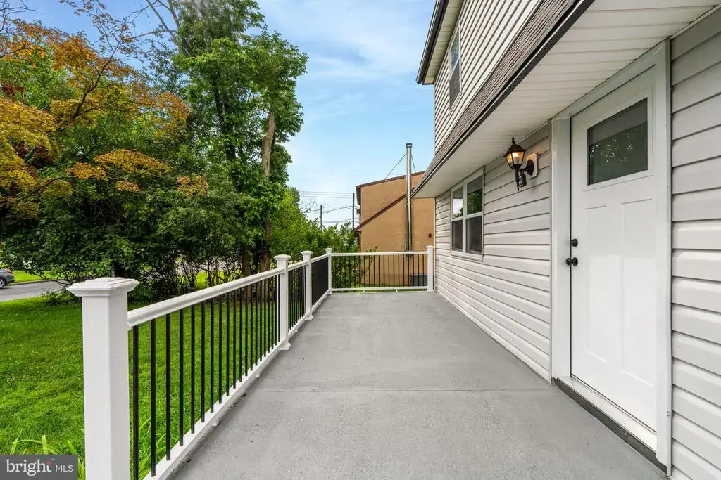 200 Maple St, WARMINSTER