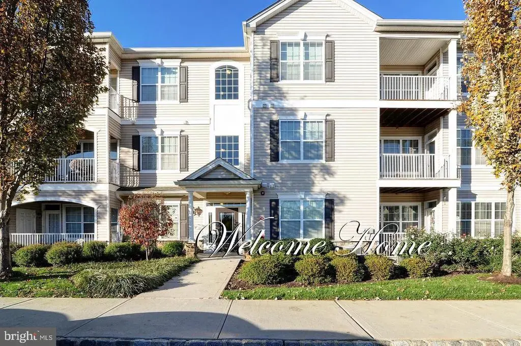 426 Timberlake Dr, EWING