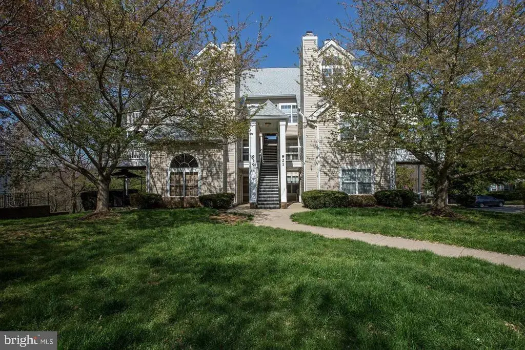 921 Hillside Lake Ter #304, GAITHERSBURG