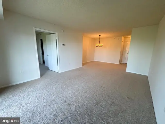 15107 Interlachen Dr #807, Silver Spring