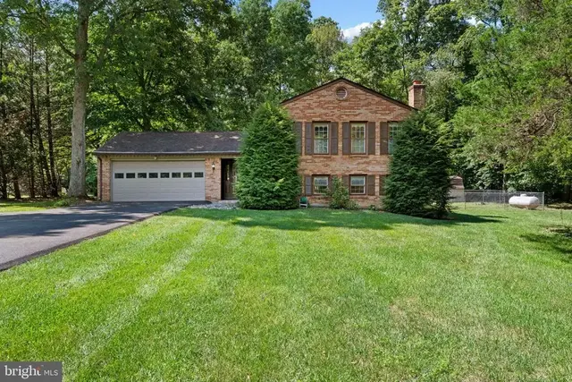 9242 Mimosa Dr, La Plata