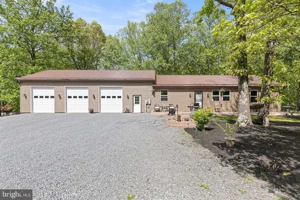 859 Hank Ln, BERKELEY SPRINGS