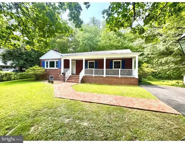 3019 Crane Dr, Falls Church