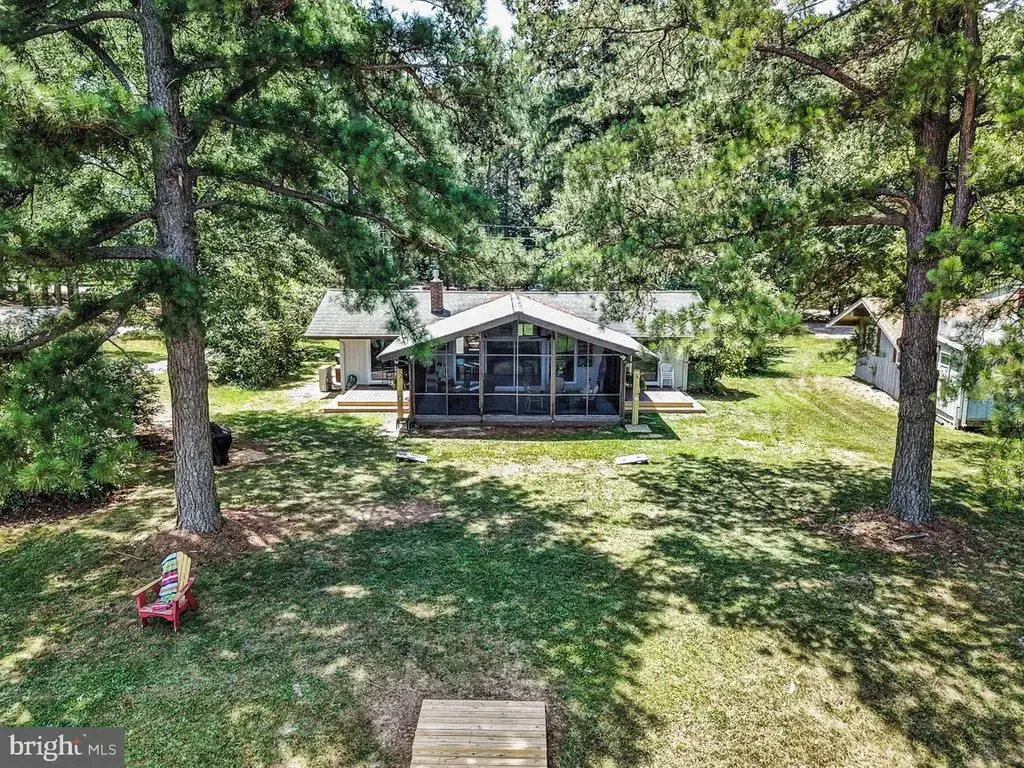 781 N Glebe Rd, MONTROSS