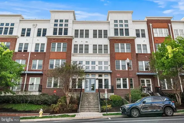 1418 N Rhodes St #b120, Arlington