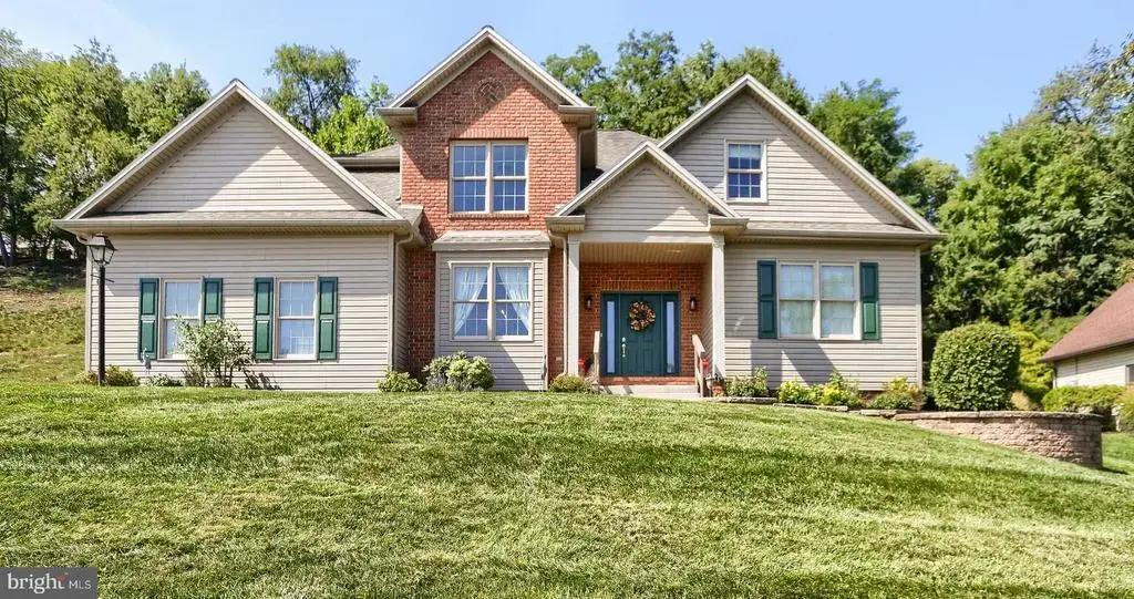 1018 Country Club Rd, CAMP HILL