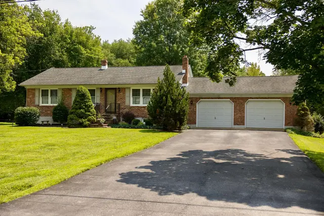 11 Bowfin Dr, Newark