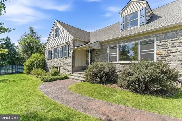 107 Mansion Dr, Media