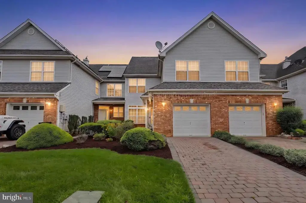 16 Shelley Cir, EAST WINDSOR