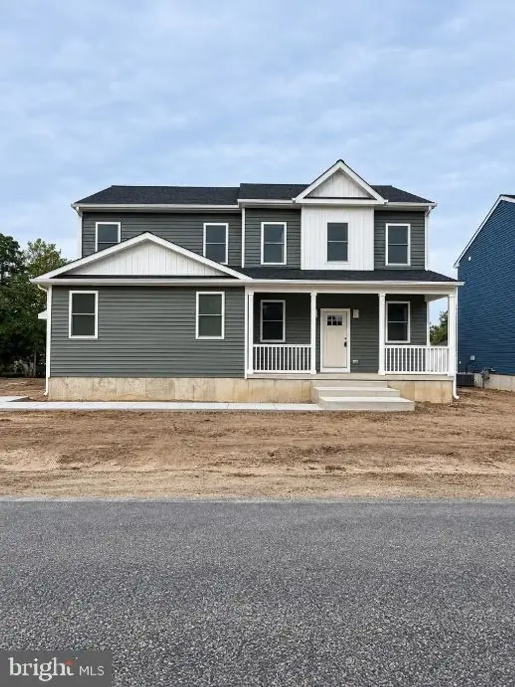 203 Bates Ave E, VILLAS