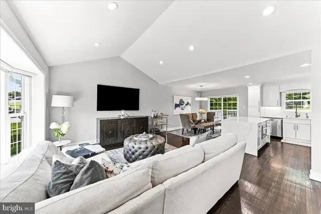 310 Columbia Pl, Broomall