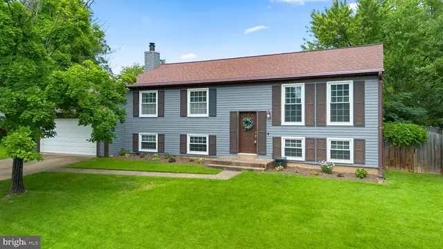 1236 Summerfield Dr, Herndon