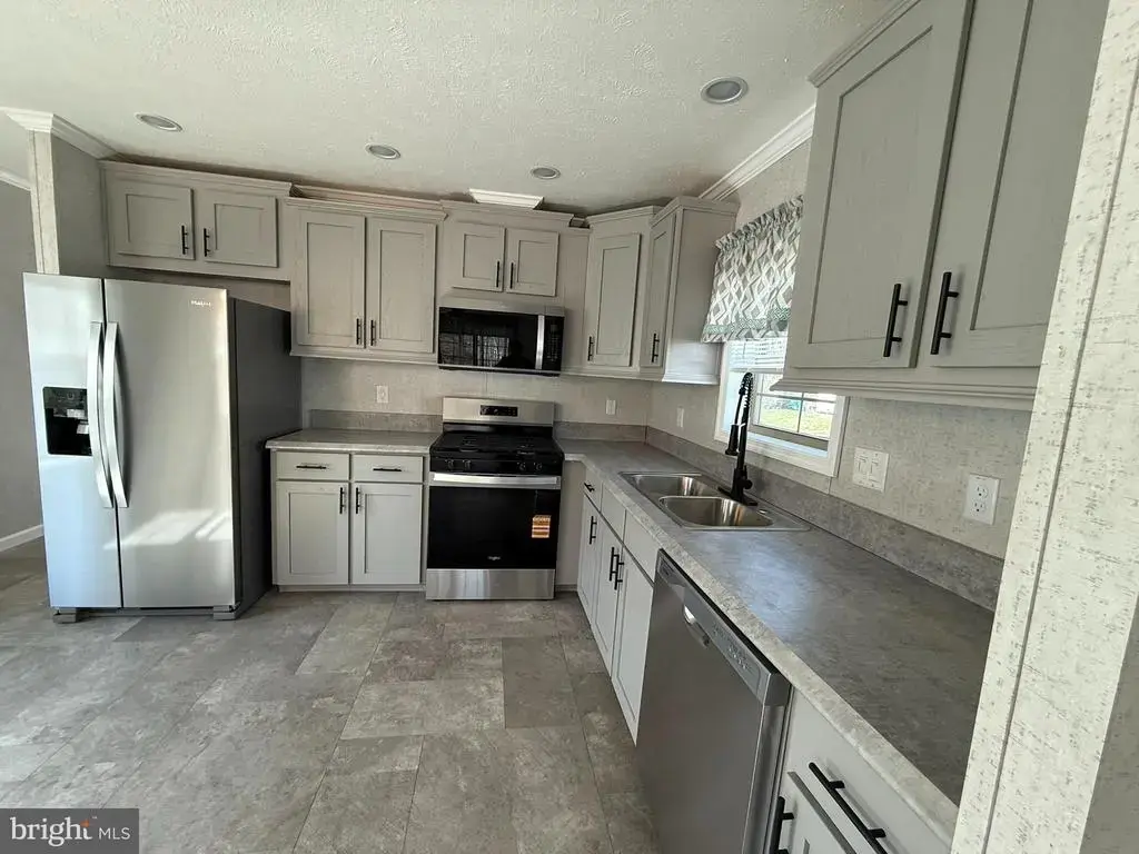 38 Lakeview Dr, ELIZABETHTOWN