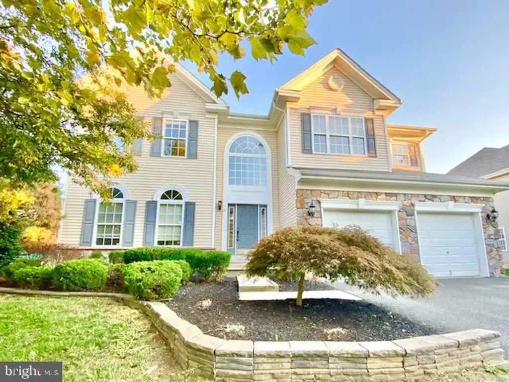 24 Skurka Ct, SAYREVILLE