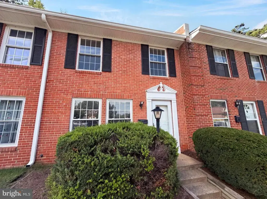 141 N Duke Dr, STERLING
