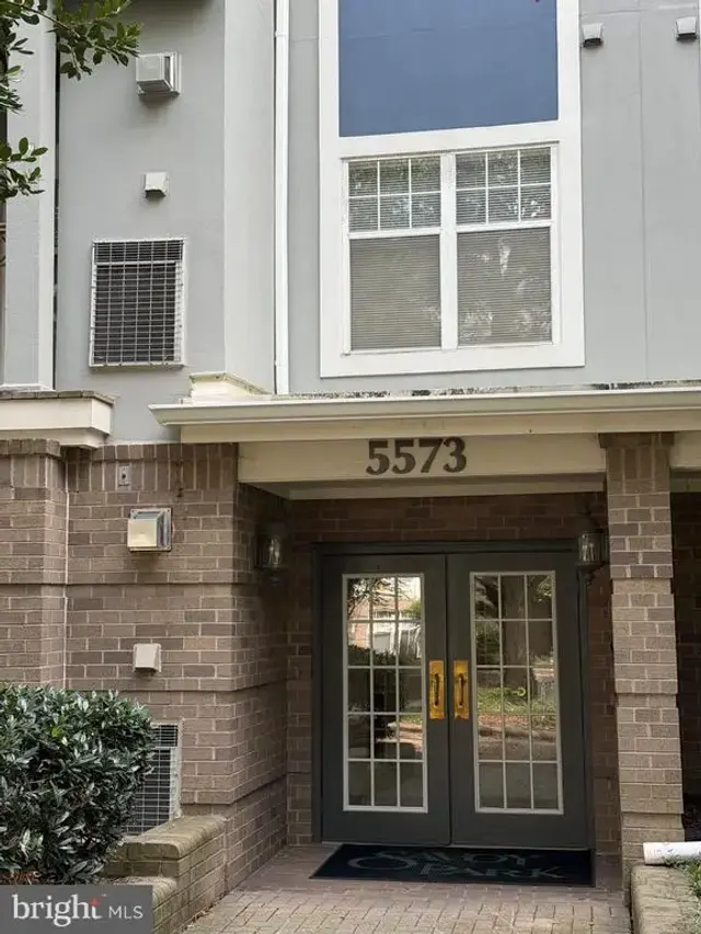 5573 Seminary Rd #114, Falls Church