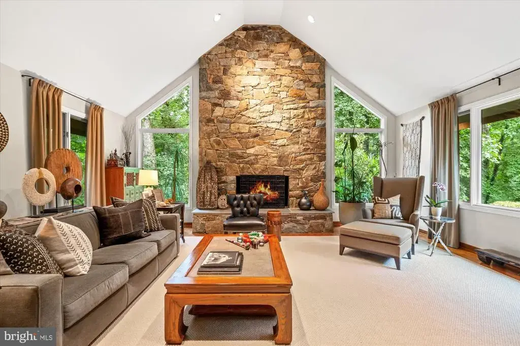 6800 Melody Ln, BETHESDA