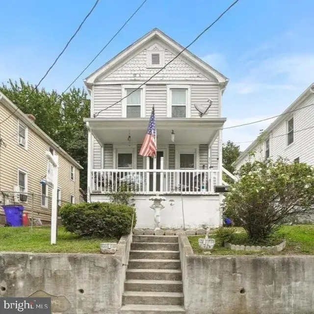 213 W B St, Brunswick