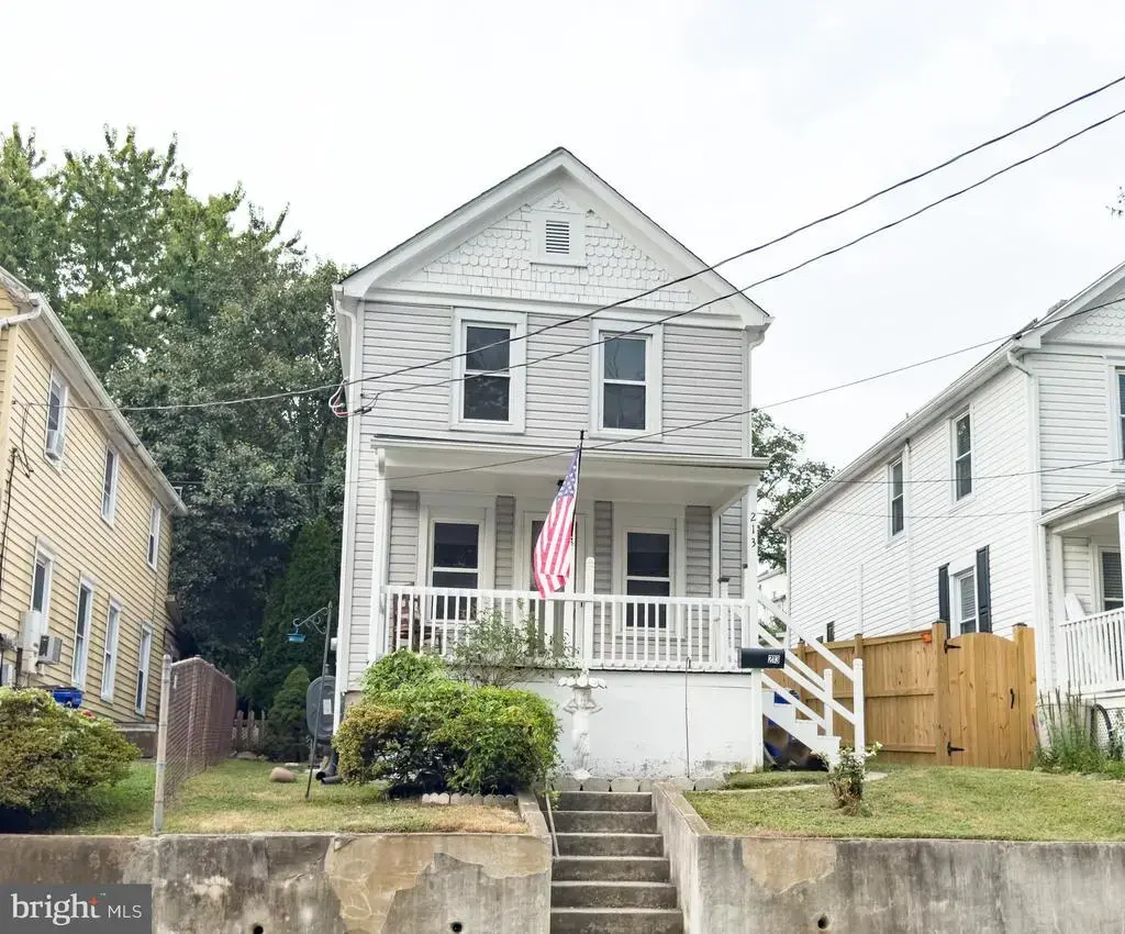 213 W B St, BRUNSWICK