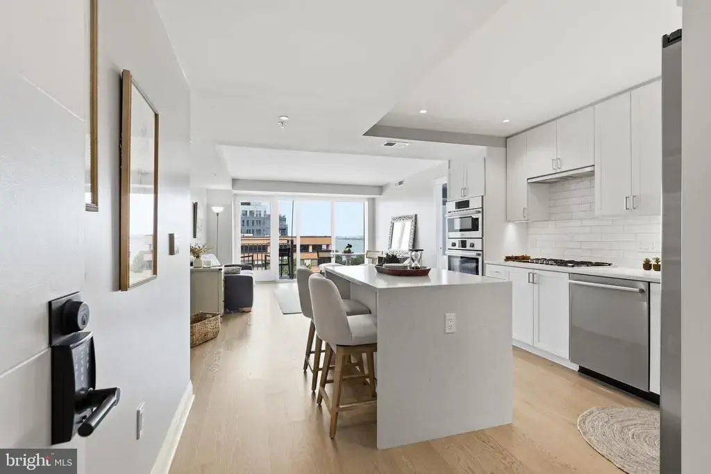 925 N Fairfax St #704, ALEXANDRIA