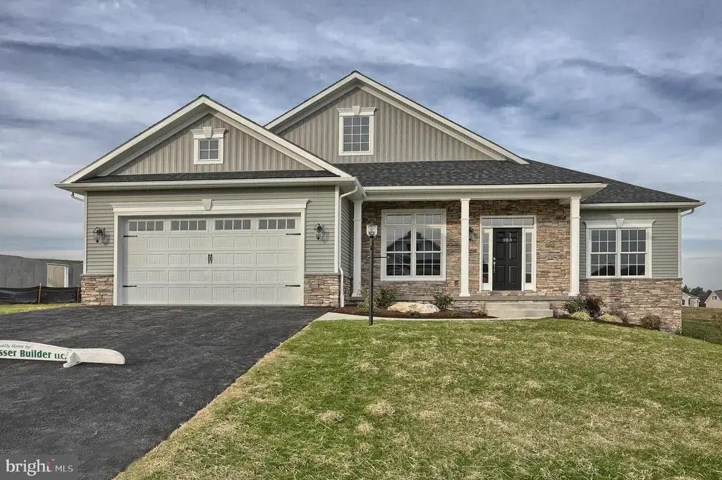 021 Starlight Lane, LEBANON