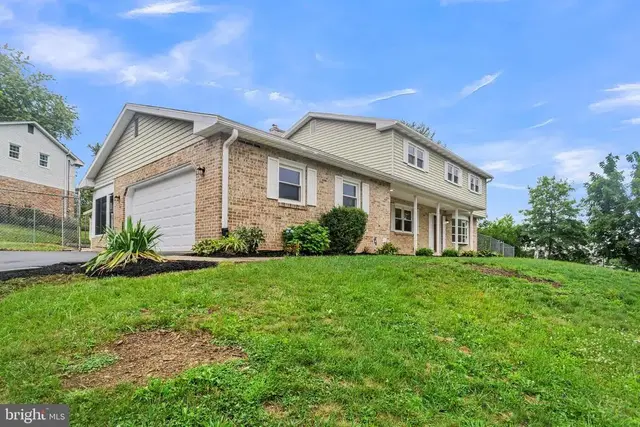 3922 Cherylbrook Dr, Mechanicsburg