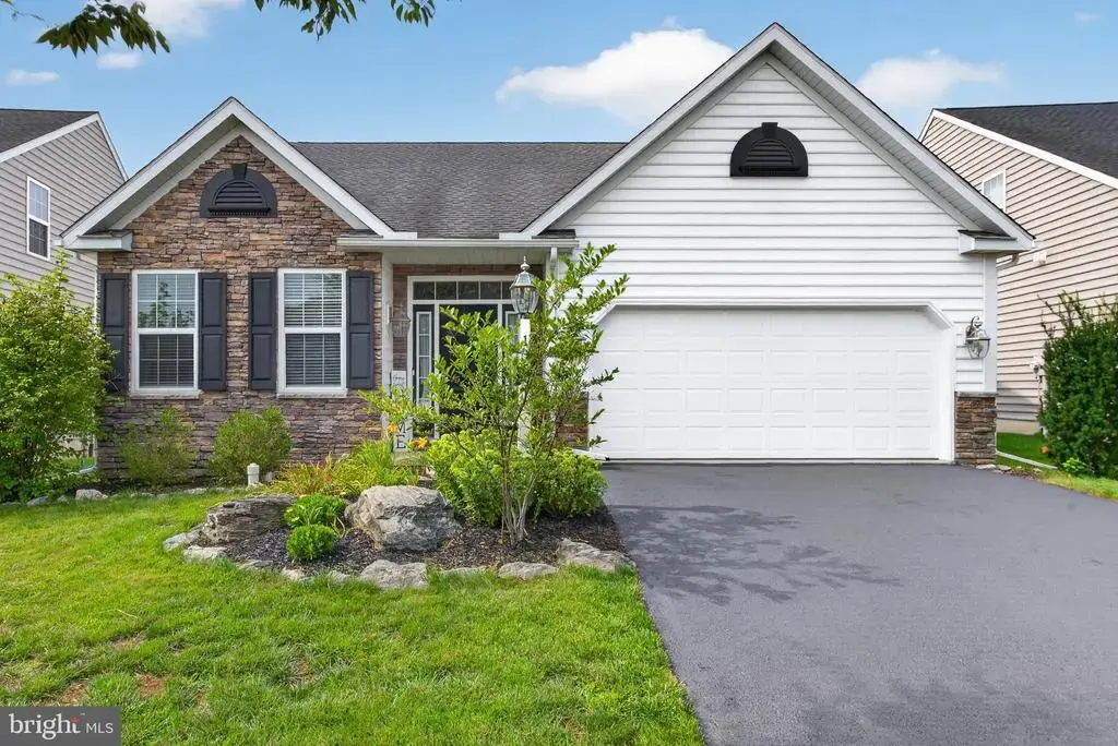 135 Goldenfield Dr, LANCASTER
