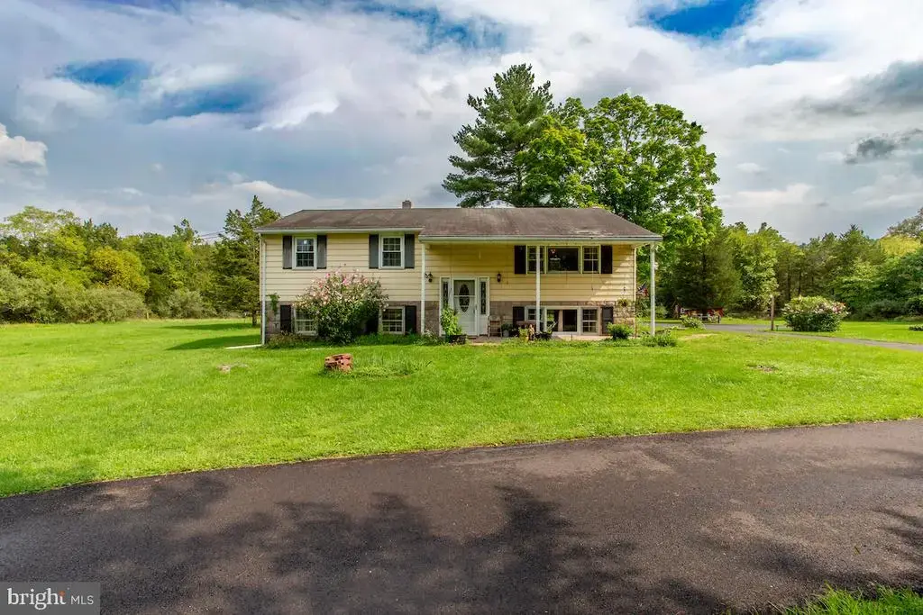 125 E Dark Hollow Road Rd, PIPERSVILLE