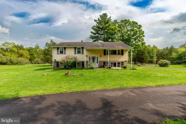 125 E Dark Hollow Road Rd, Pipersville