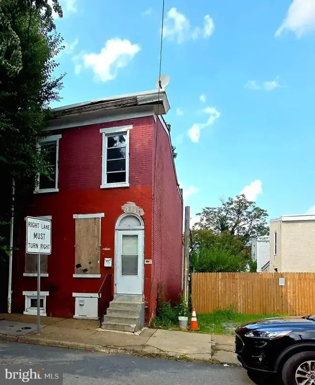 319 E 10th St, Wilmington