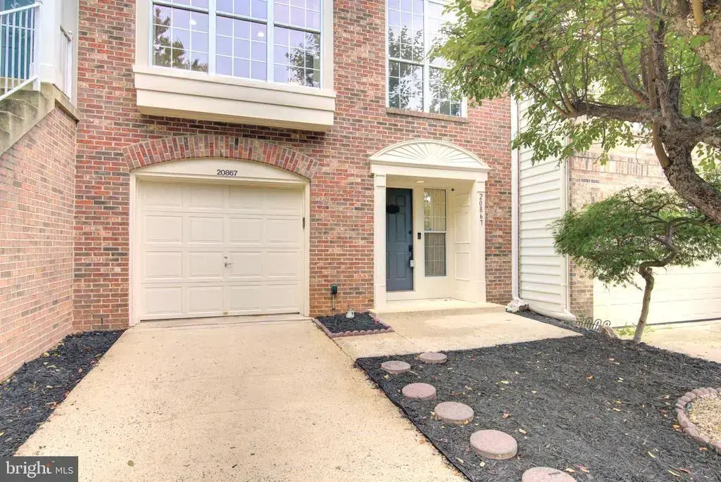 20867 Trinity Sq, STERLING