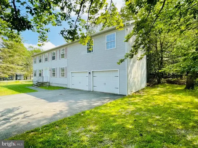 1226 Country Place Drive, Tobyhanna