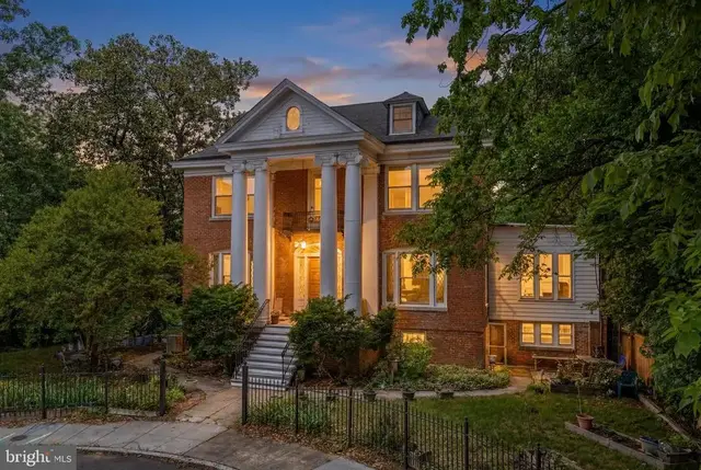 3446 Oakwood Ter Nw, Washington