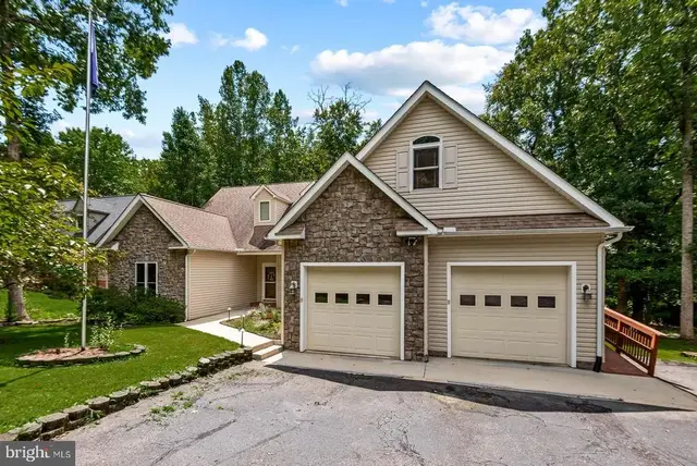 108 Monroe St, Locust Grove