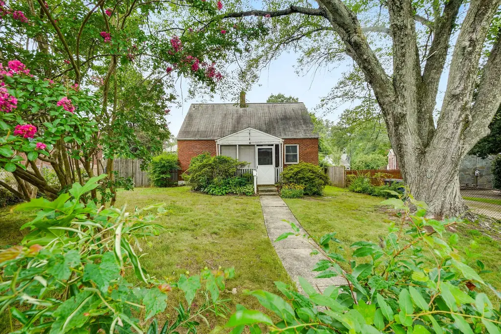 2926 Irvington Rd, FALLS CHURCH
