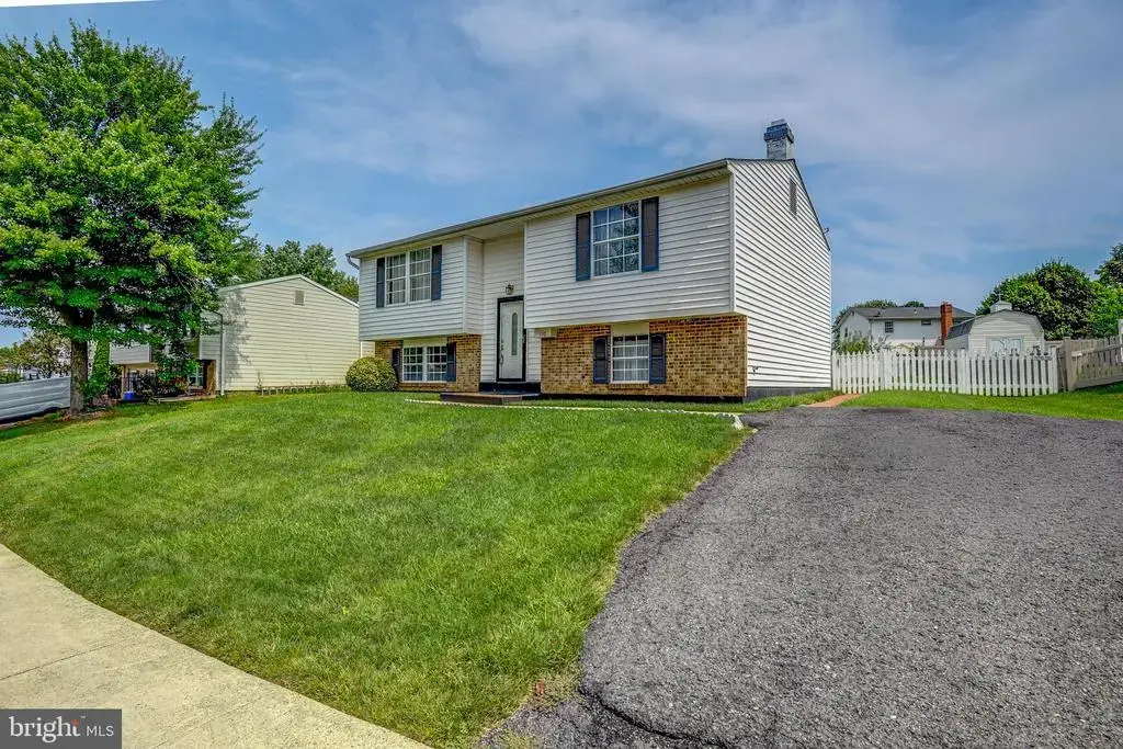110 N Garfield Rd, STERLING