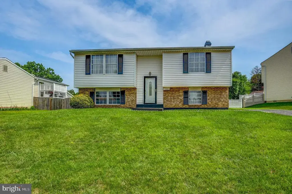 110 N Garfield Rd, STERLING