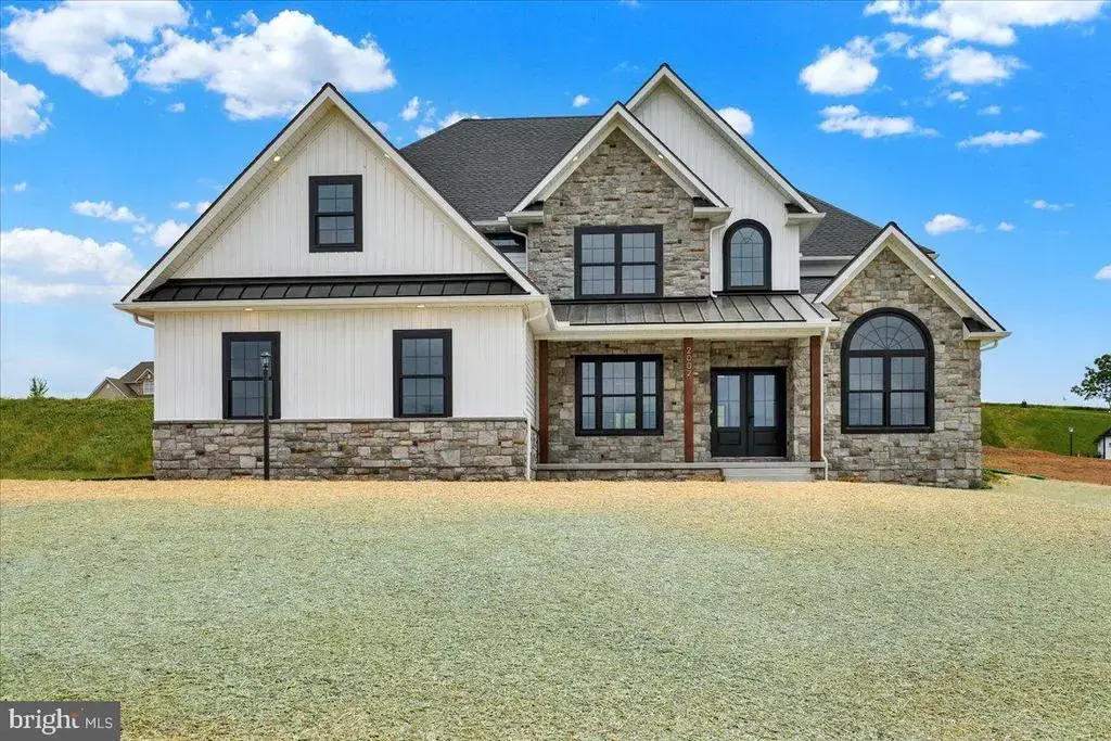 011 Starlight Lane, LEBANON