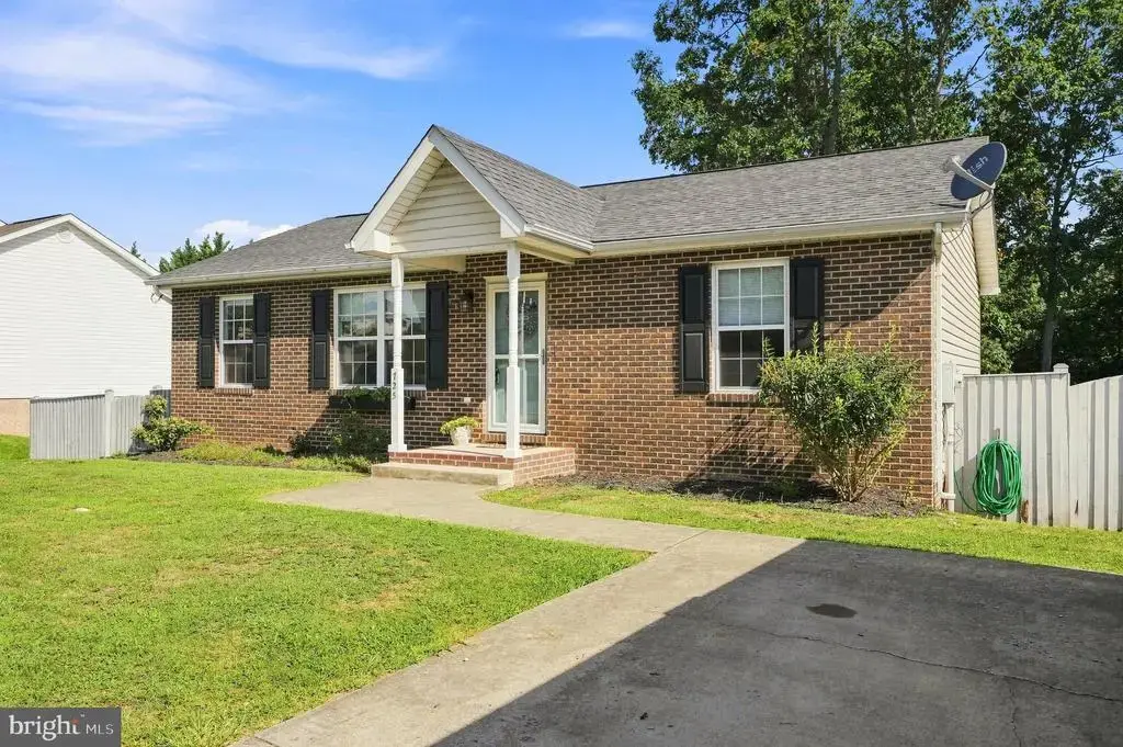 725 Christiansen Dr, STRASBURG