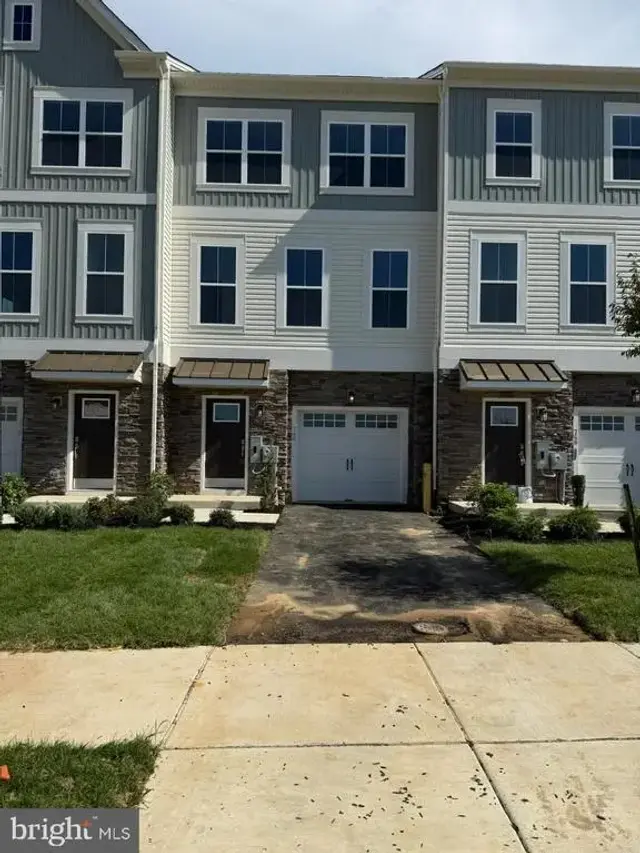 748 Rosler Way, Middletown