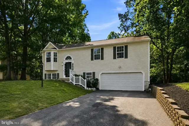 6 Plumosa Dr, Fredericksburg