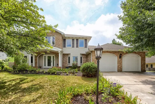 341 E Meadow Dr, Mechanicsburg