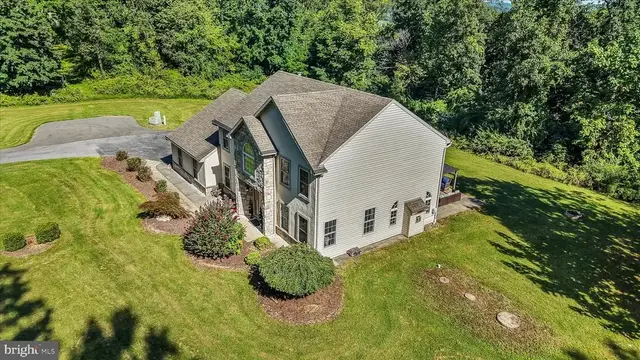 69 Santa Maria Dr, Reading
