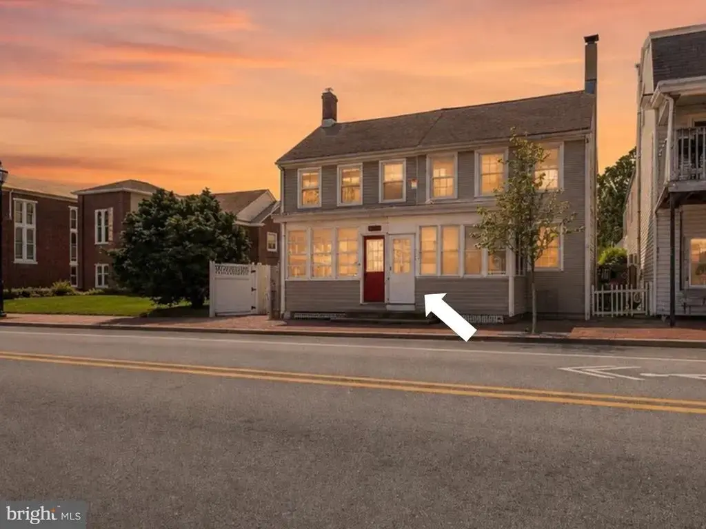 104 E Main St, MIDDLETOWN