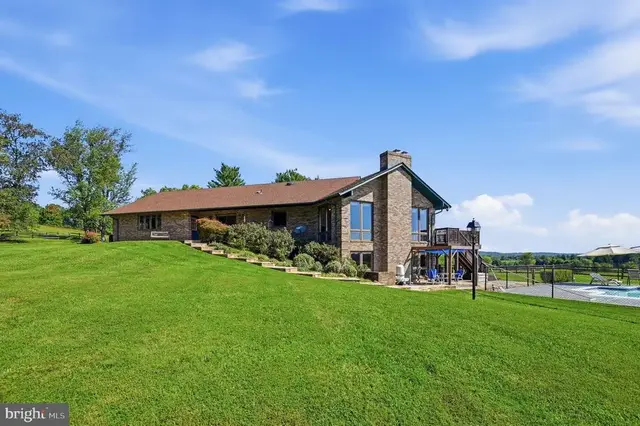 42243 Sugarloaf View Ln, Leesburg