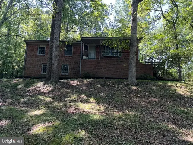 15 October Ln, Fredericksburg